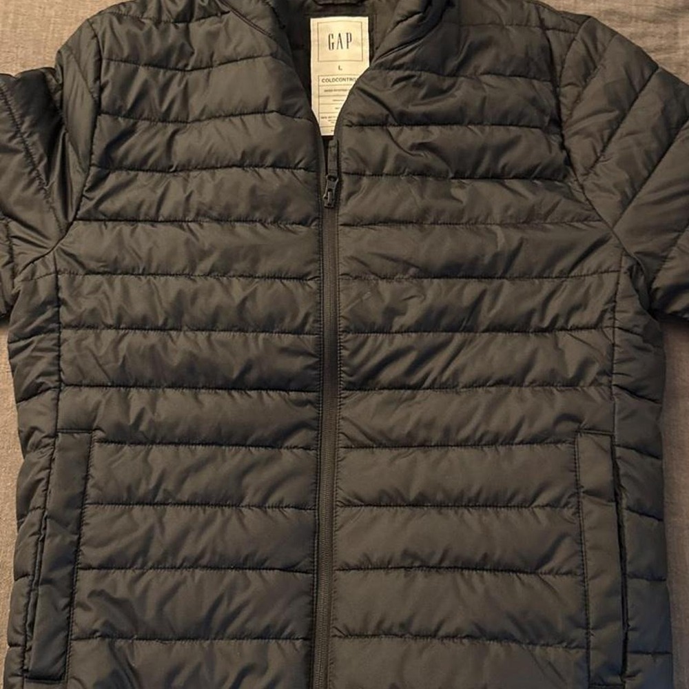 Gap Men's black puffer jacket Size L